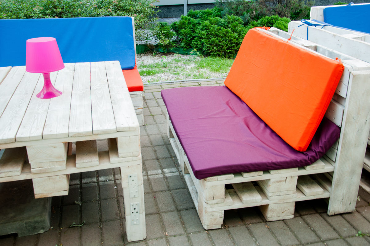 Divani e mobili da giardino con i pallet idee riciclo for Creare mobili